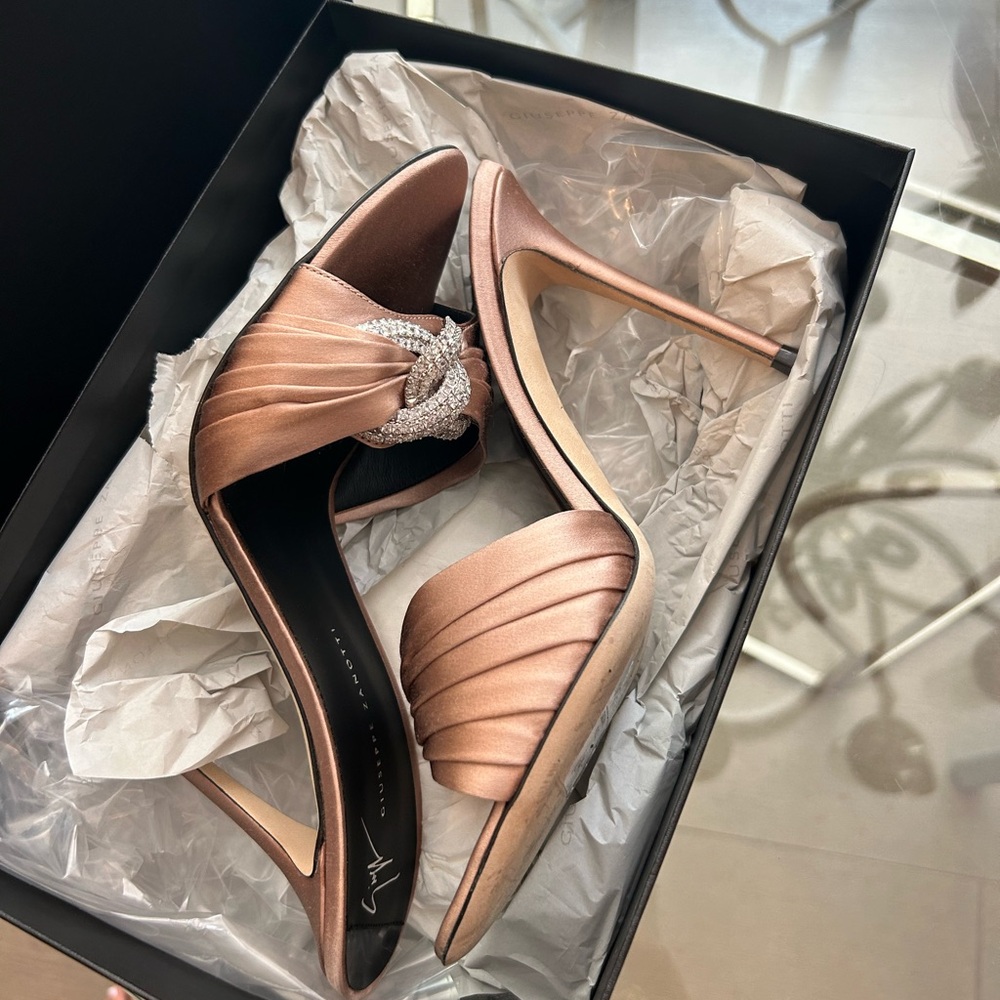 Giusssepi Zanotti Elegant Satin Heels with Crystal Embellishment - Picture 2 of 2